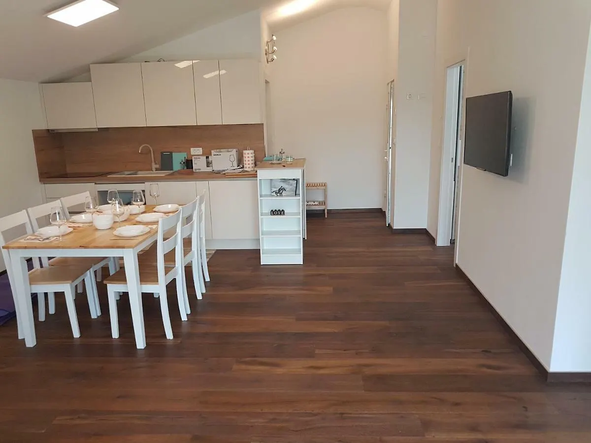 公寓 Miran Odmor U Srcu Pule! Apartman Iva 60M2. 普拉