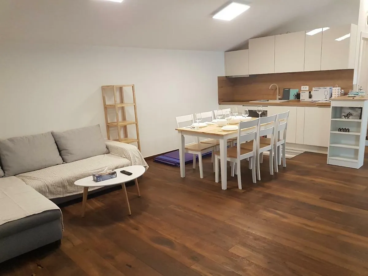 Miran Odmor U Srcu Pule! Apartman Iva 60M2. Pula